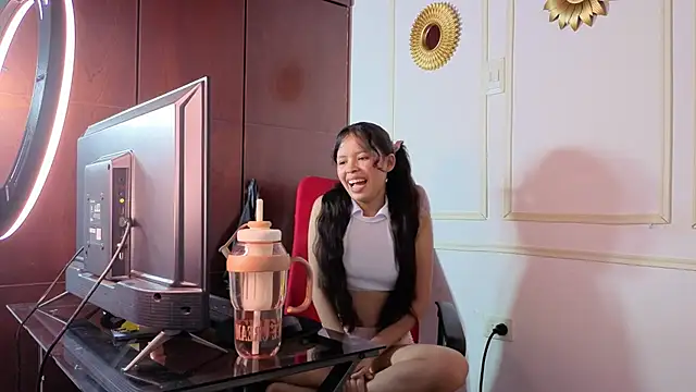 Snapshot of sharon_ivanna12 chatting on 6, 4, 2026 sharon ivanna12 online show from 6, 4, 2026