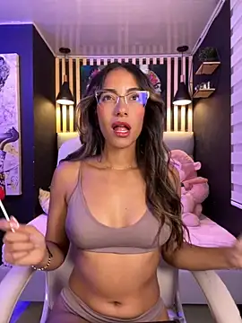 Snapshot of elegant__rouse chatting on 15, 11, 2025 elegant rouse online show from 15, 11, 2025