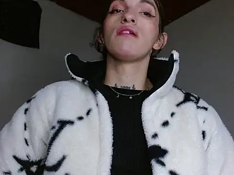 Snapshot of Scarlett_crastrawberry chatting on 9, 4, 2026 Scarlett crastrawberry online show from 9, 4, 2026