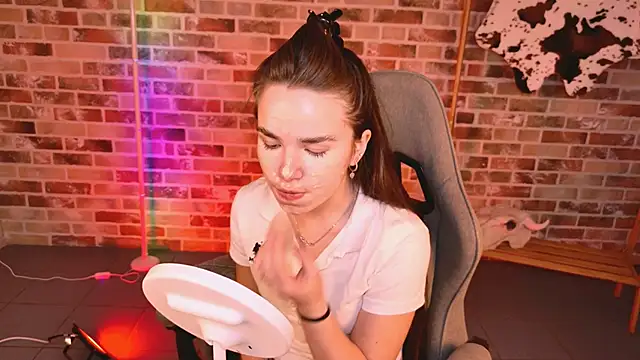 May Bloom online show from 19, 3, 2026