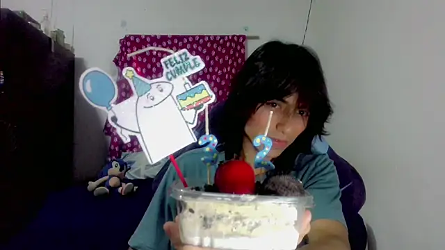 Snapshot of LouisOwOoo chatting on 15, 11, 2025 LouisOwOoo online show from 15, 11, 2025