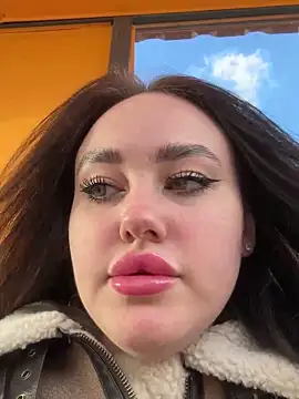 Snapshot of KiraSunshine chatting on 2, 11, 2025 KiraSunshine online show from 2, 11, 2025