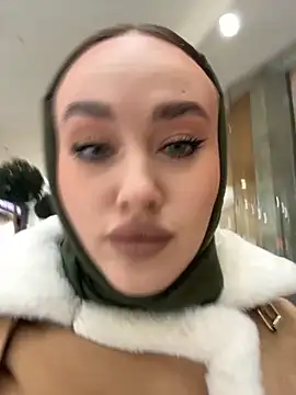 Snapshot of KiraSunshine chatting on 4, 11, 2025 KiraSunshine online show from 4, 11, 2025