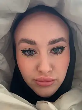 Snapshot of KiraSunshine chatting on 7, 11, 2025 KiraSunshine online show from 7, 11, 2025