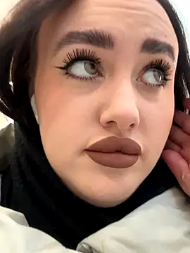 Snapshot of KiraSunshine chatting on 10, 11, 2025 KiraSunshine online show from 10, 11, 2025