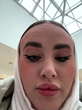 Snapshot of KiraSunshine chatting on 12, 11, 2025 KiraSunshine online show from 12, 11, 2025