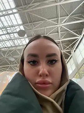 Snapshot of KiraSunshine chatting on 4, 12, 2025 KiraSunshine online show from 4, 12, 2025