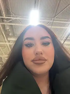 Snapshot of KiraSunshine chatting on 15, 12, 2025 KiraSunshine online show from 15, 12, 2025