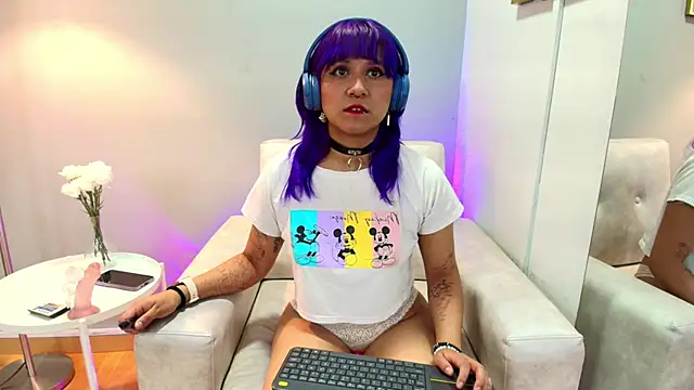 Snapshot of LuanEter chatting on 23, 11, 2025 LuanEter online show from 23, 11, 2025