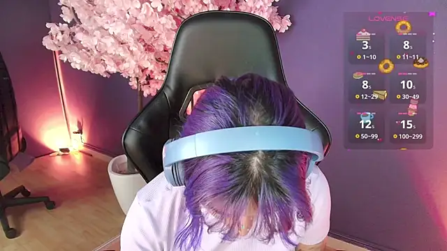 Snapshot of LuanEter chatting on 17, 12, 2025 LuanEter online show from 17, 12, 2025