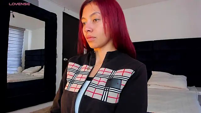 Snapshot of melanie_roux__ chatting on 6, 1, 2026 melanie roux online show from 6, 1, 2026