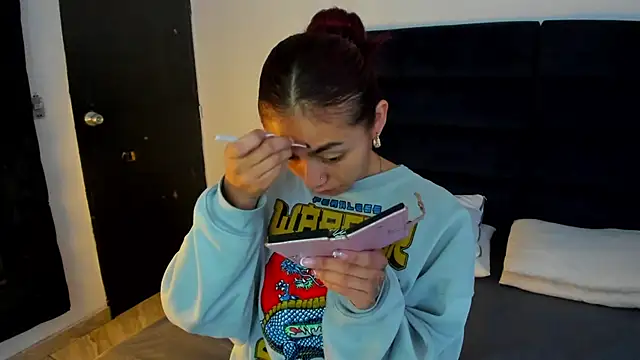 Snapshot of melanie_roux__ chatting on 8, 1, 2026 melanie roux online show from 8, 1, 2026