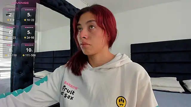 Snapshot of melanie_roux__ chatting on 4, 2, 2026 melanie roux online show from 4, 2, 2026