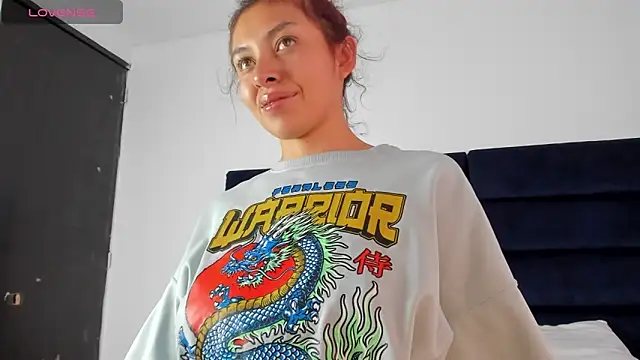 Snapshot of melanie_roux__ chatting on 7, 2, 2026 melanie roux online show from 7, 2, 2026