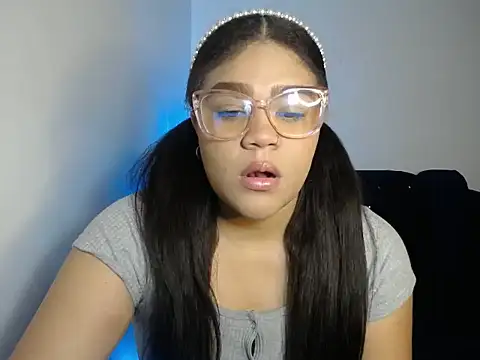 Snapshot of 2moons_full_of_love chatting on 22, 6, 2026 2moons full of love online show from 22, 6, 2026