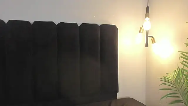 Snapshot of lulu_wonder chatting on 7, 4, 2026 lulu wonder online show from 7, 4, 2026