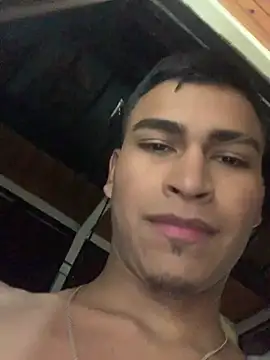 Snapshot of Emiliano_Reyes chatting on 25, 4, 2026 Emiliano Reyes online show from 25, 4, 2026