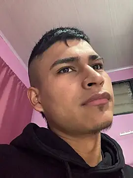 Snapshot of Emiliano_Reyes chatting on 12, 5, 2026 Emiliano Reyes online show from 12, 5, 2026
