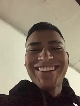 Snapshot of Emiliano_Reyes chatting on 27, 5, 2026 Emiliano Reyes online show from 27, 5, 2026