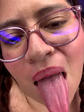 Orianabluee  online show from 8, 11, 2025