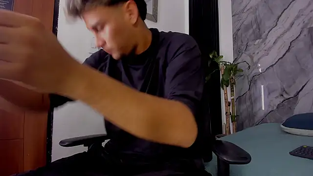 Snapshot of Alan-Smith1 chatting on 12, 11, 2025 Alan-Smith1 online show from 12, 11, 2025