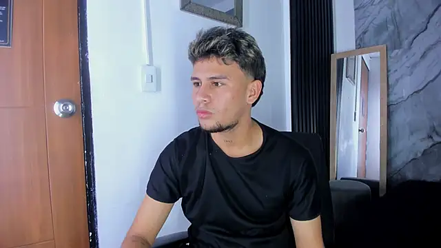 Snapshot of Alan-Smith1 chatting on 1, 12, 2025 Alan-Smith1 online show from 1, 12, 2025