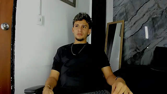 Snapshot of Alan-Smith1 chatting on 17, 12, 2025 Alan-Smith1 online show from 17, 12, 2025