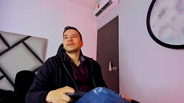 Snapshot of mike_257 chatting on 24, 10, 2025 mike 257 online show from 24, 10, 2025