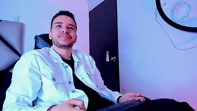 Snapshot of mike_257 chatting on 4, 11, 2025 mike 257 online show from 4, 11, 2025