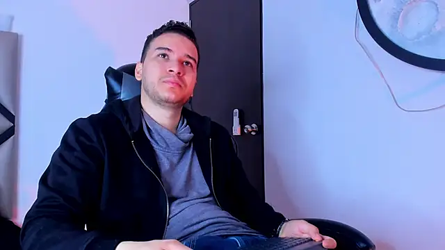 Snapshot of mike_257 chatting on 6, 11, 2025 mike 257 online show from 6, 11, 2025