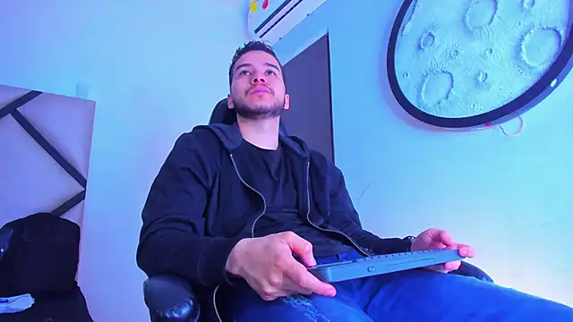 Snapshot of mike_257 chatting on 5, 2, 2026 mike 257 online show from 5, 2, 2026