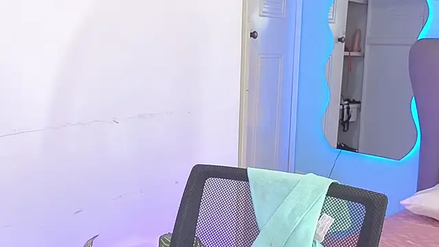 Aria Russo online show from 12, 2, 2026