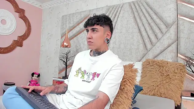 SantiOlsen online show from 4, 12, 2025