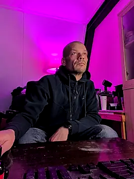 Kinky Play1 online show from 5, 1, 2026