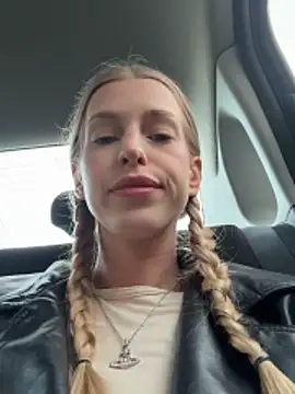 Snapshot of kira_mia chatting on 6, 3, 2026 kira mia online show from 6, 3, 2026