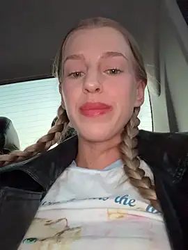 Snapshot of kira_mia chatting on 11, 3, 2026 kira mia online show from 11, 3, 2026