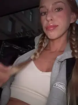 Snapshot of kira_mia chatting on 12, 3, 2026 kira mia online show from 12, 3, 2026