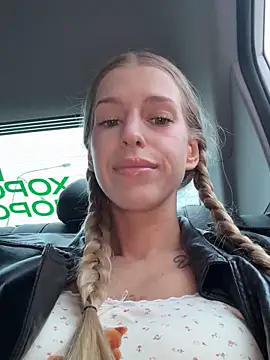 Snapshot of kira_mia chatting on 16, 3, 2026 kira mia online show from 16, 3, 2026