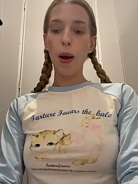 Snapshot of kira_mia chatting on 26, 3, 2026 kira mia online show from 26, 3, 2026