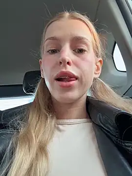 Snapshot of kira_mia chatting on 27, 3, 2026 kira mia online show from 27, 3, 2026