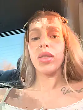 Snapshot of kira_mia chatting on 28, 3, 2026 kira mia online show from 28, 3, 2026