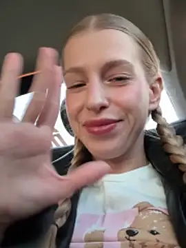 Snapshot of kira_mia chatting on 30, 3, 2026 kira mia online show from 30, 3, 2026