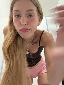 Snapshot of kira_mia chatting on 9, 4, 2026 kira mia online show from 9, 4, 2026