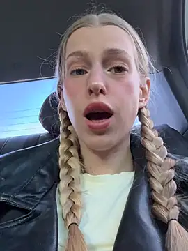 Snapshot of kira_mia chatting on 17, 4, 2026 kira mia online show from 17, 4, 2026