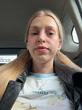 Snapshot of kira_mia chatting on 18, 4, 2026 kira mia online show from 18, 4, 2026