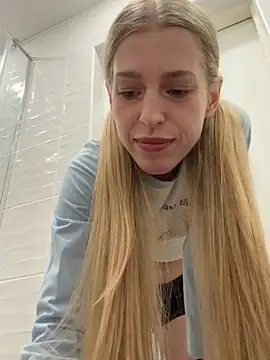 Snapshot of kira_mia chatting on 18, 4, 2026 kira mia online show from 18, 4, 2026