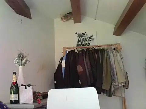 DeboraMee online show from 23, 10, 2025