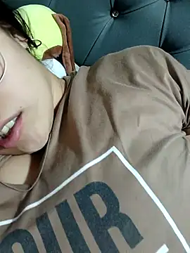 Snapshot of Thais_jhadav chatting on 23, 10, 2025 Thais jhadav online show from 23, 10, 2025