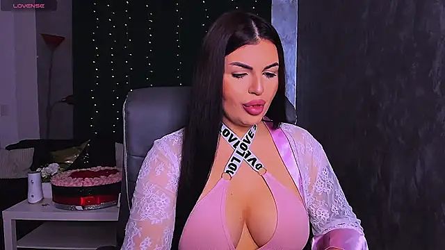 Snapshot of RheaLynn chatting on 24, 11, 2025 RheaLynn online show from 24, 11, 2025