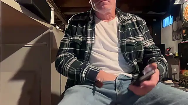 Snapshot of Kneetoe2025 chatting on 3, 12, 2025 Kneetoe2025 online show from 3, 12, 2025